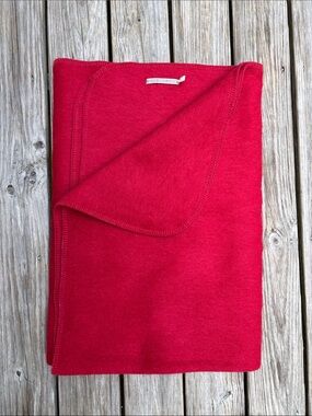 ALICIA ADAMS ALPACA | Red Whipstitch Edging Cozy Field Blanket Made in Peru